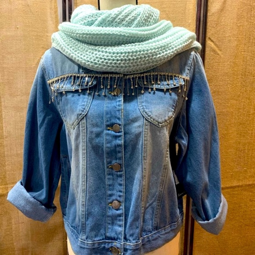 Forever 21 Crochet InfinityScarf- Mint